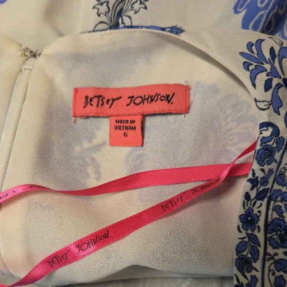 Betsey Johnson Blue and White Floral V-Neck Mini Dress - Picture 4 of 4